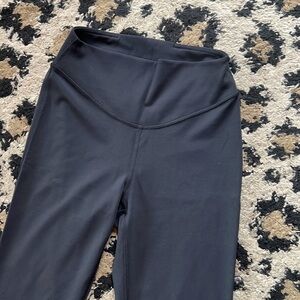 Lululemon woman’s black straight leg leggings pants size 6